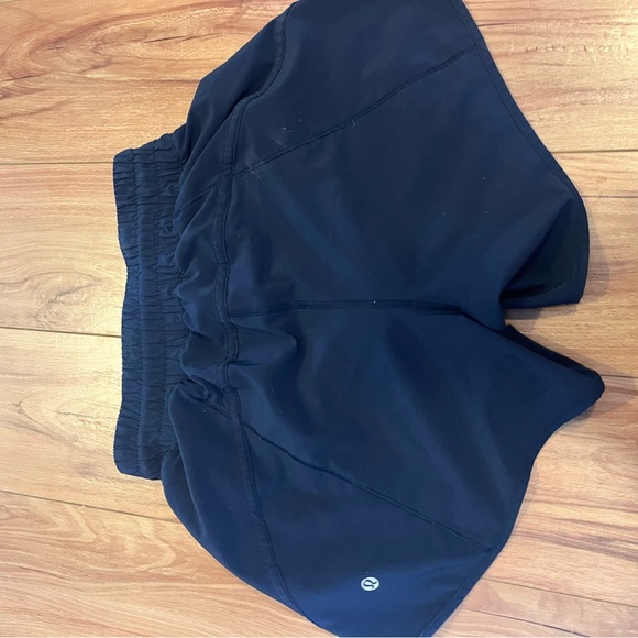 Lululemon Mid rise track that 5” short true navy - Picture 3 of 4